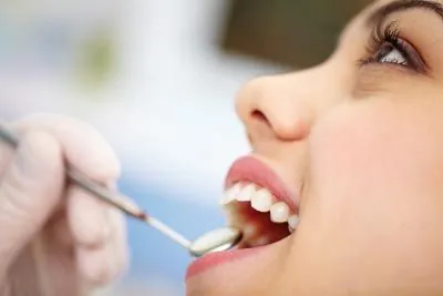 patient getting a dental checkup at Centro Dental Las Americas